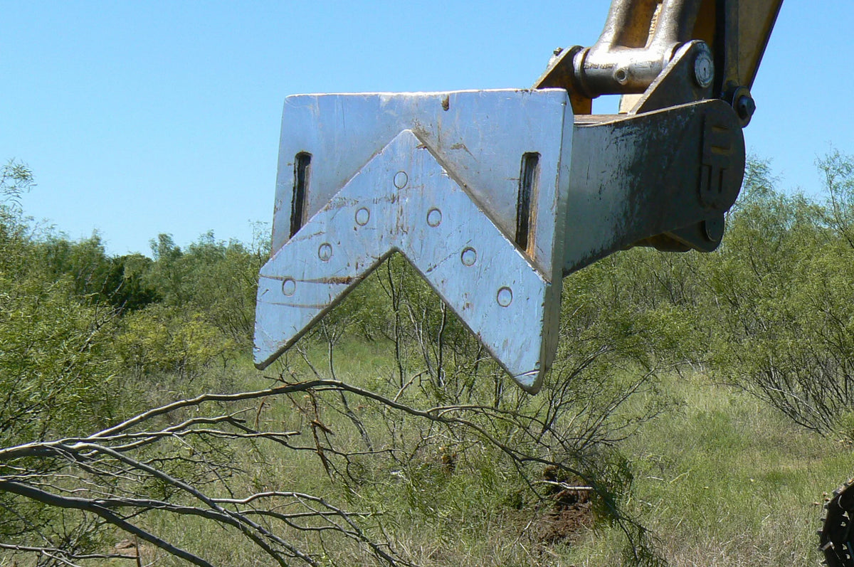 Werk-Brau Grubber | Root Removal Attachment | 17–36" Width | V & Straight Edge | 15–25 Ton | For Excavators