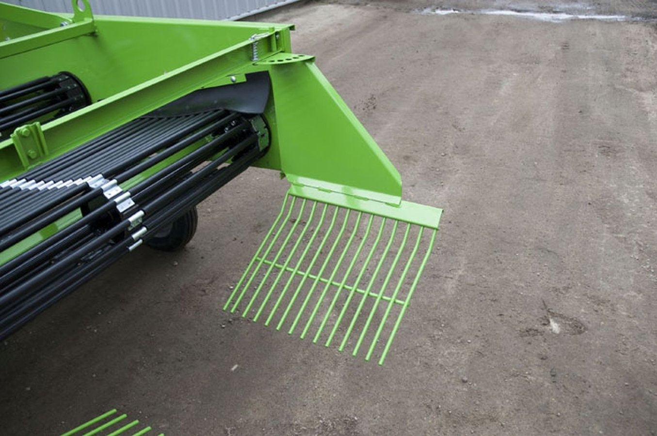 Bomet Upus 2-Row Conveyor Potato Digger | 57" Width | 50 HP | For Tractors