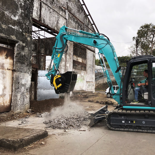 MB Crushers Bucket Crusher | Model MB-C50 S4 | 1,653 lbs For Excavator and Backhoe Loader