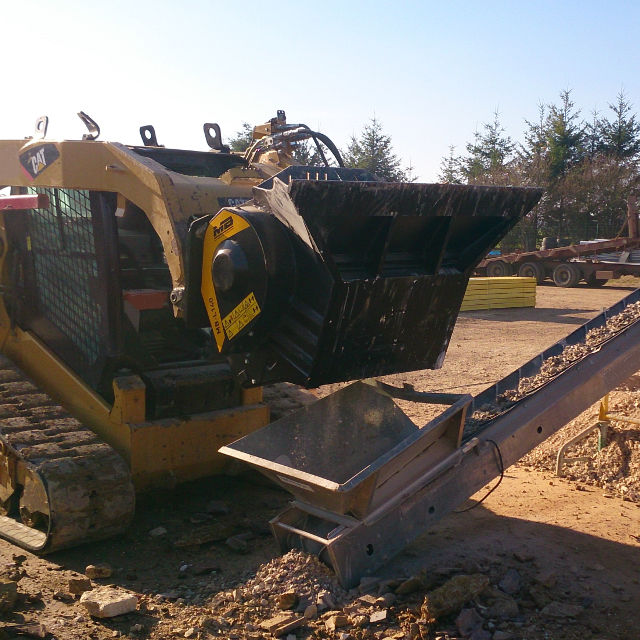 MB Crushers Bucket Crusher | Model  MB-L140 S2 | 2,161 lbs for Excavator, Loader, Backhoe Loader and Skid Steer