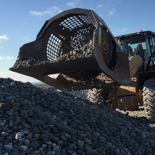 MB Crushers Screening Bucket | Model MB-LS220 S2 | Width 79" | Machine Size 12-25 Tons | For Loaders