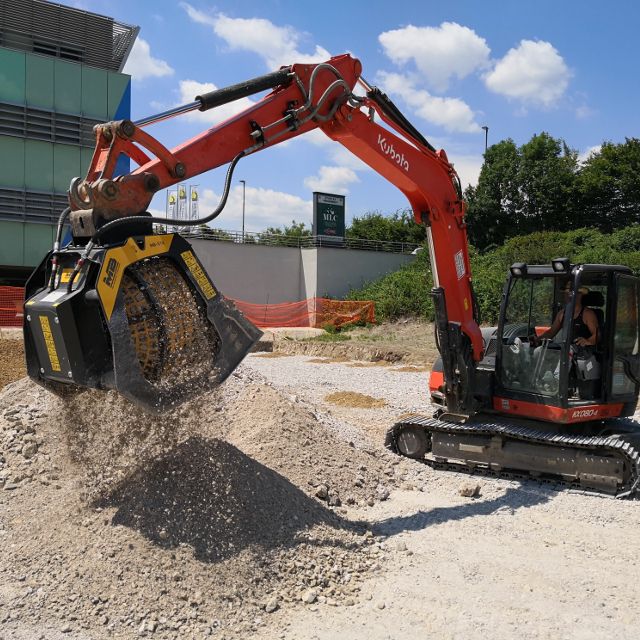 MB Crushers Screening Bucket | Model MB-S10 S4 | Width 67" | Machine Size 15-25 Tons | For Excavators & Backhoe Loaders