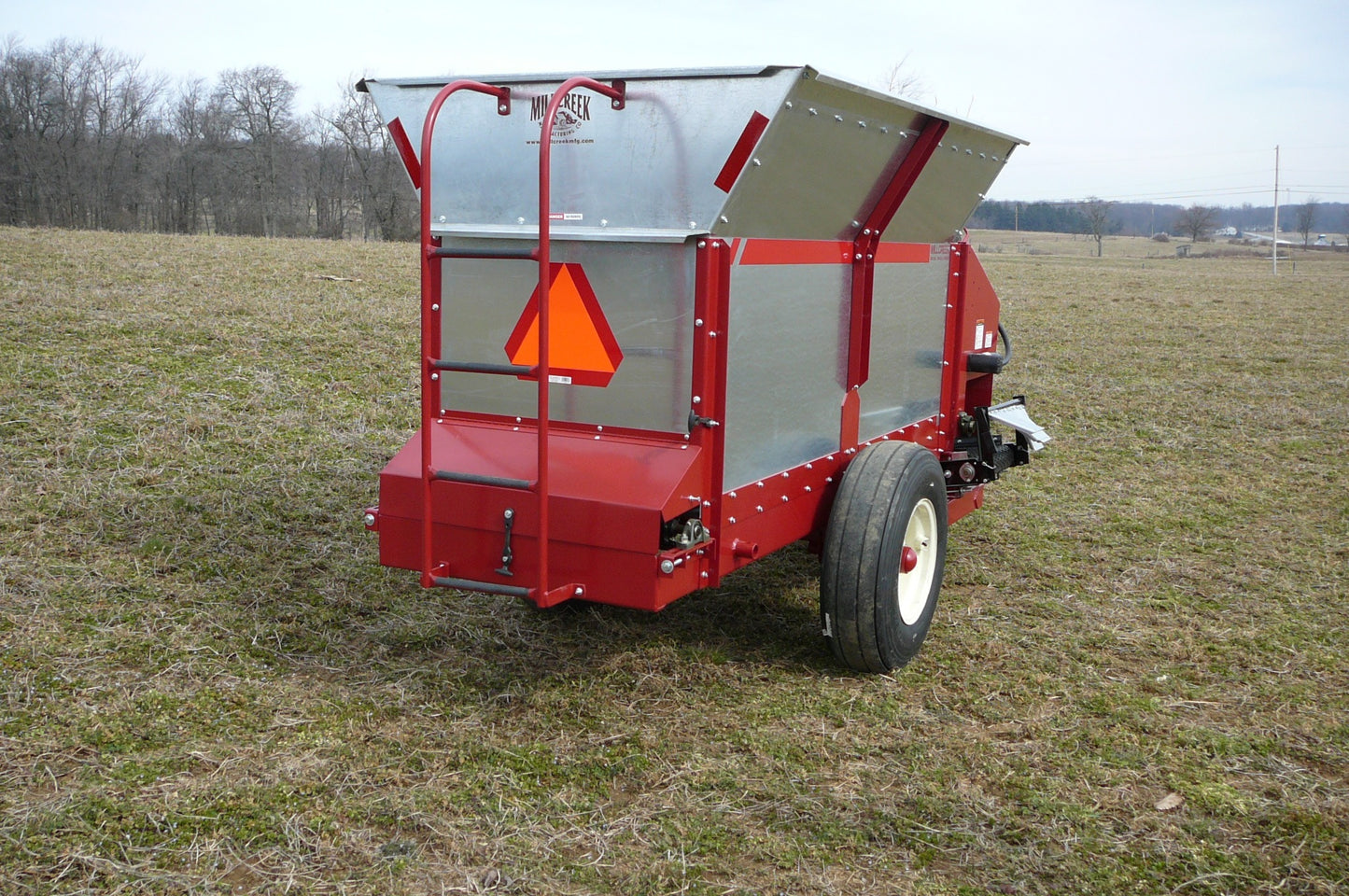 Mill Creek 65” Wide Standard Row Mulcher | 5.4 yd³ to 9.3 yd³ Capacity Heaped | For Tractors