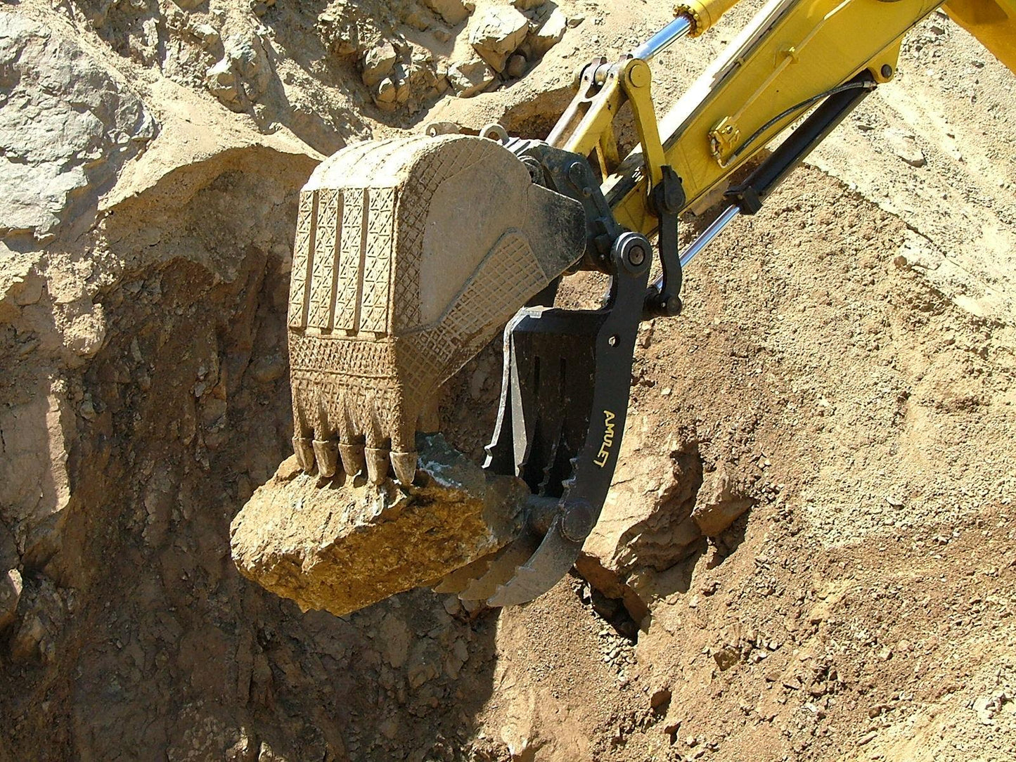 Amulet PowerClamp Hydraulic Excavator Thumb | Model Progressive-Linkage Series | Machine Size 6-50 Tons | For Excavators