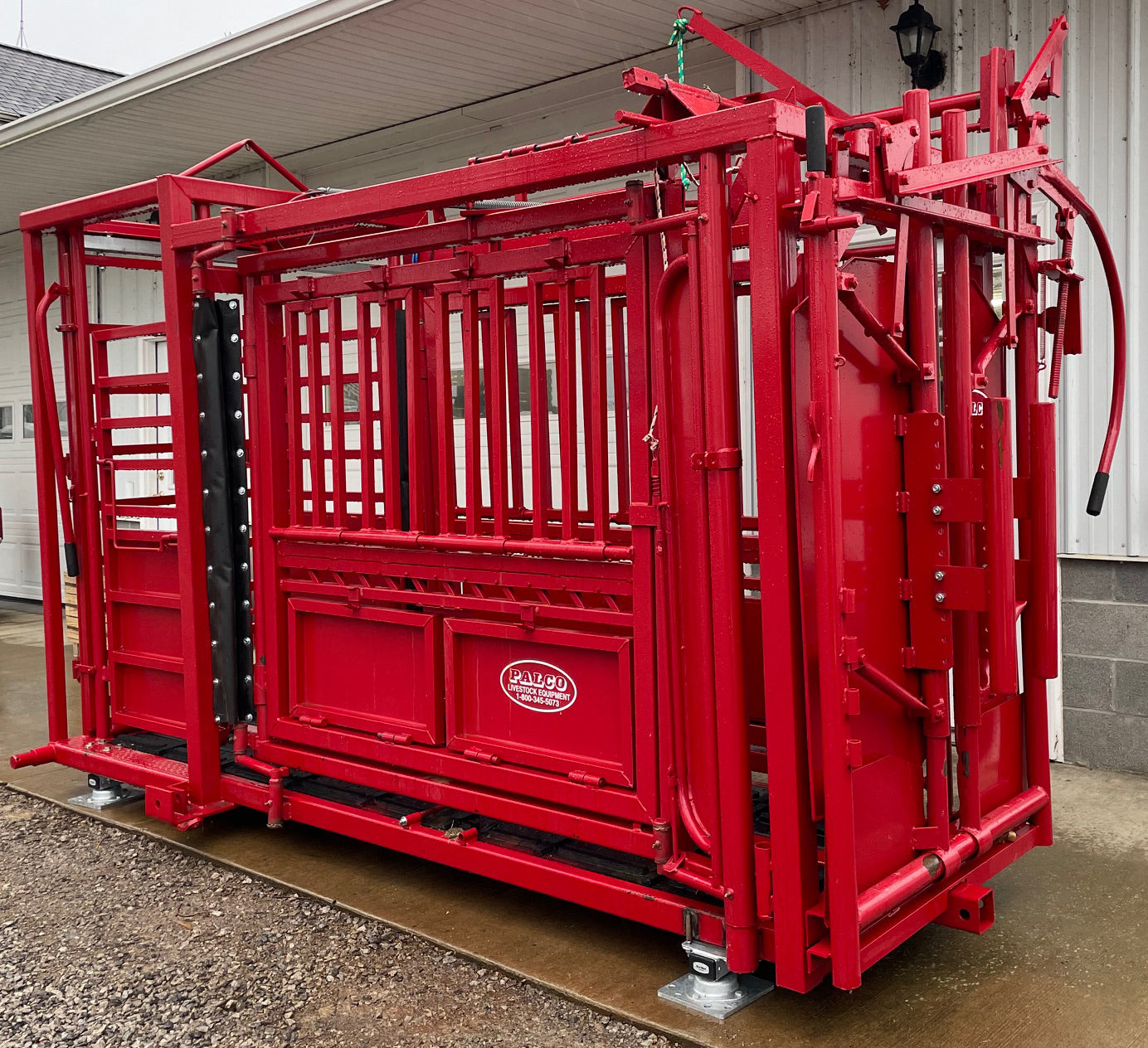 Global Equipment Palco Sorting & Holding Chute | Model 985 Squeeze Chute | Width 32" | For Cattle Handling & Ranch Operations