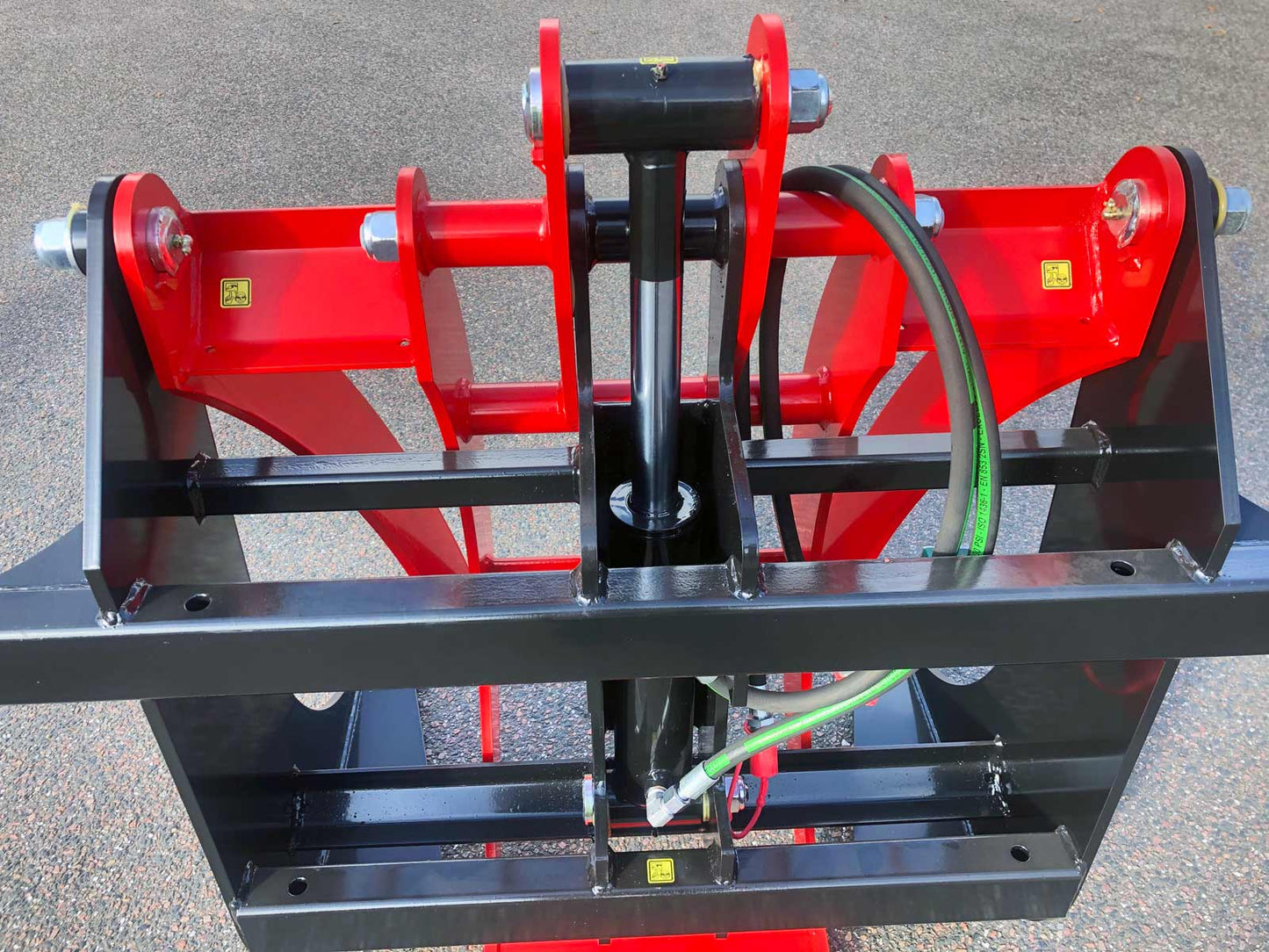 Fransgard Forestry Grapple | Model SK-950 & SK-1400 | Grapple Opening 44" & 57" | 25-60 HP | 5-15 GPM | For Skid Steers & Tractors