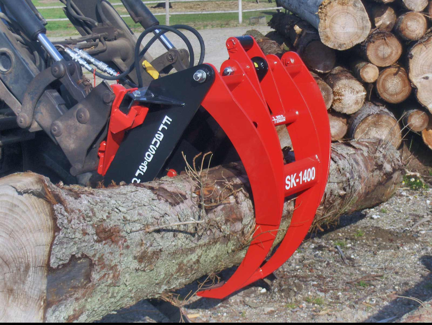 Fransgard Forestry Grapple | Model SK-950 & SK-1400 | Grapple Opening 44" & 57" | 25-60 HP | 5-15 GPM | For Skid Steers & Tractors