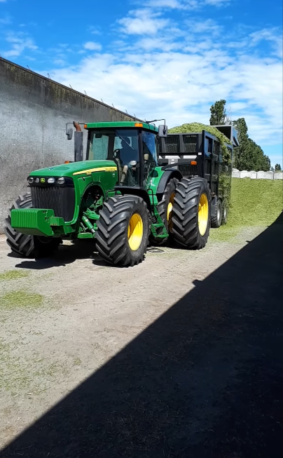Industrias America Silage Wagon | Model 94R | Length 24' | Interior Width 5' | Horsepower 50+ HP | For Trucks & Tractors