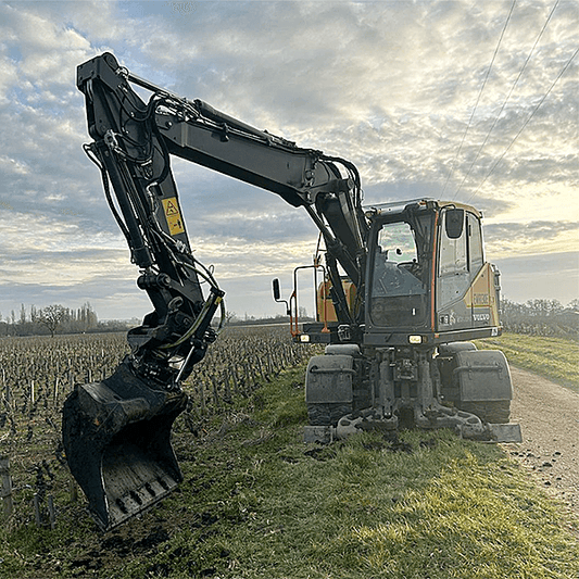 Steelwrist Tilt-Rotators | Model X18 | Building Height 20.5" inches | Machine Weight Up-To 30,900 Lbs | For Mid-Sized Excavators