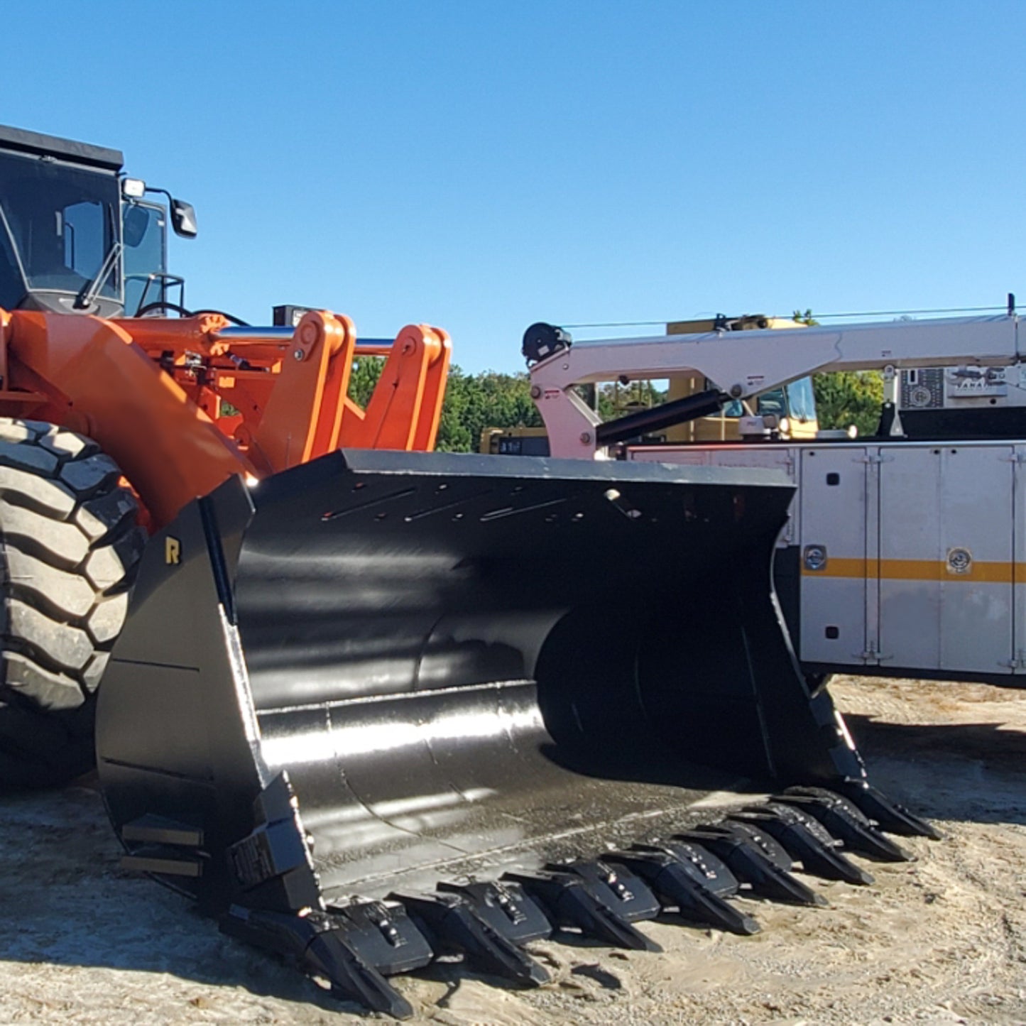 Rockland Super Duty Quarry Bucket | Heavy-Duty Built-In Spill-Guard | Bolt-on Skid Shoes | For Loaders