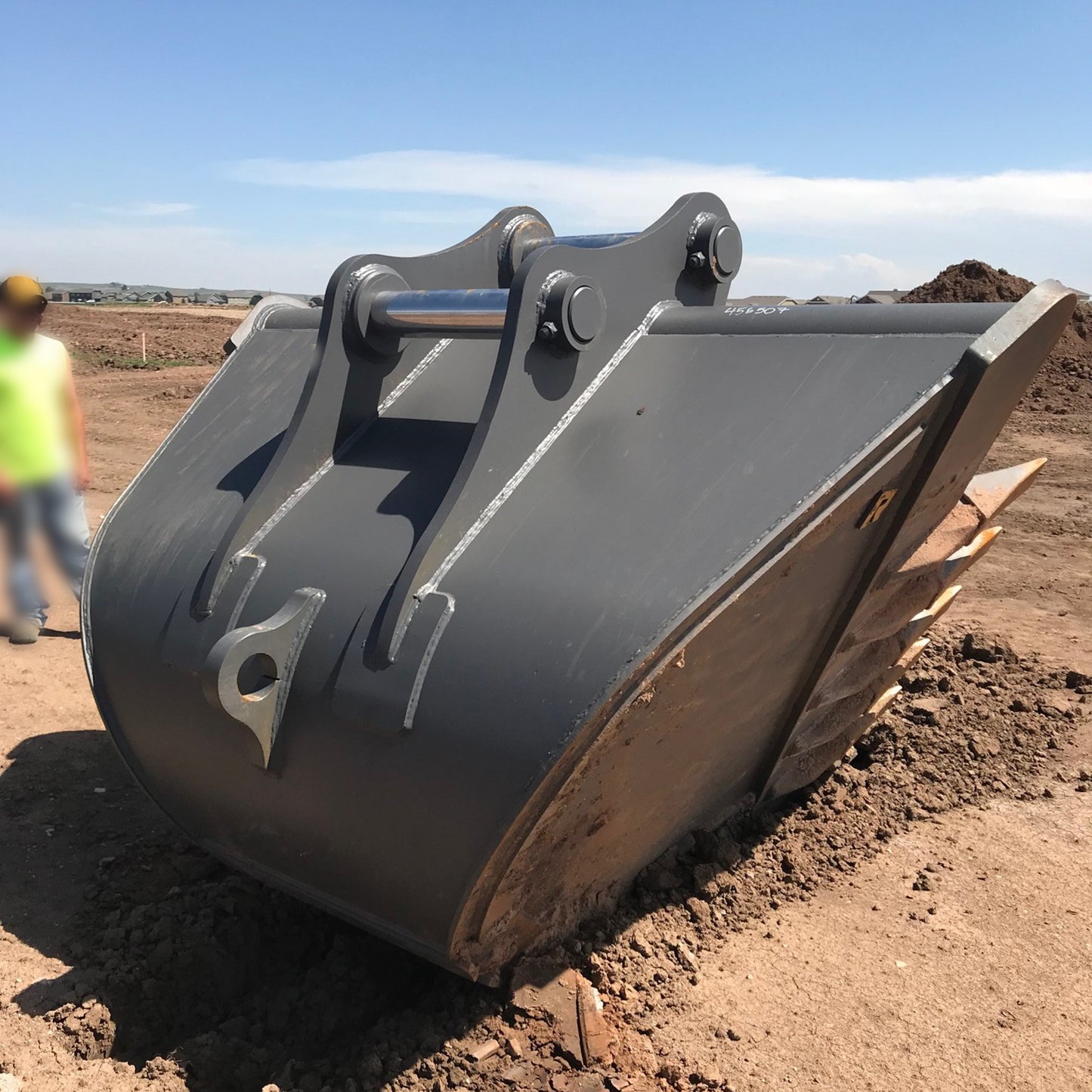 ROCKLAND TRAPEZOID BUCKET WITH SLOPED ANGLES FOR EXCAVATOR