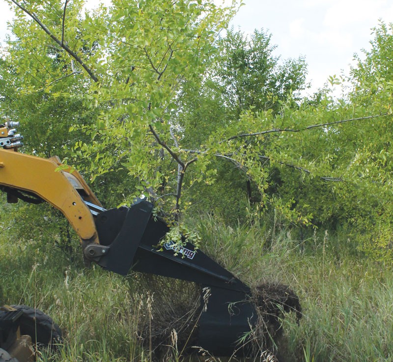 Virnig Skid Steer U-Blade | Models UBV26, UBV30 & UBV36 | Widths 26" To 36" | Hydraulic Flow 15 To 25 GPM | For Skid Steer