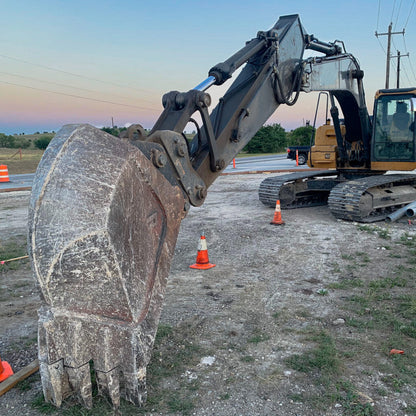 Rockland V-Bottom (Frost) Bucket | High-Strength Alloy Steel | Specialized V-Style Teeth | For Excavators