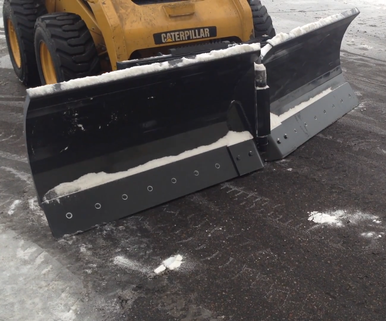 HitchDoc V-Blade | Standard Series | Width 6"-10" inches | Oil Flow Range 12-23 GPM | For Skid Steers