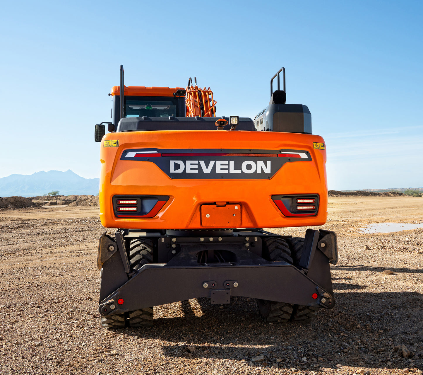 Develon | Wheel Excavator | Model DX140W-7 | Dig Depth 14' 9" | 129.1 hp | 17.3 Tons | For Construction & Roadwork & Urban Excavation