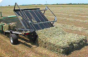 HOELSCHER INC. BALE ACCUMULATOR WITH UNIVERSAL WAGON HITCH For TRACTOR