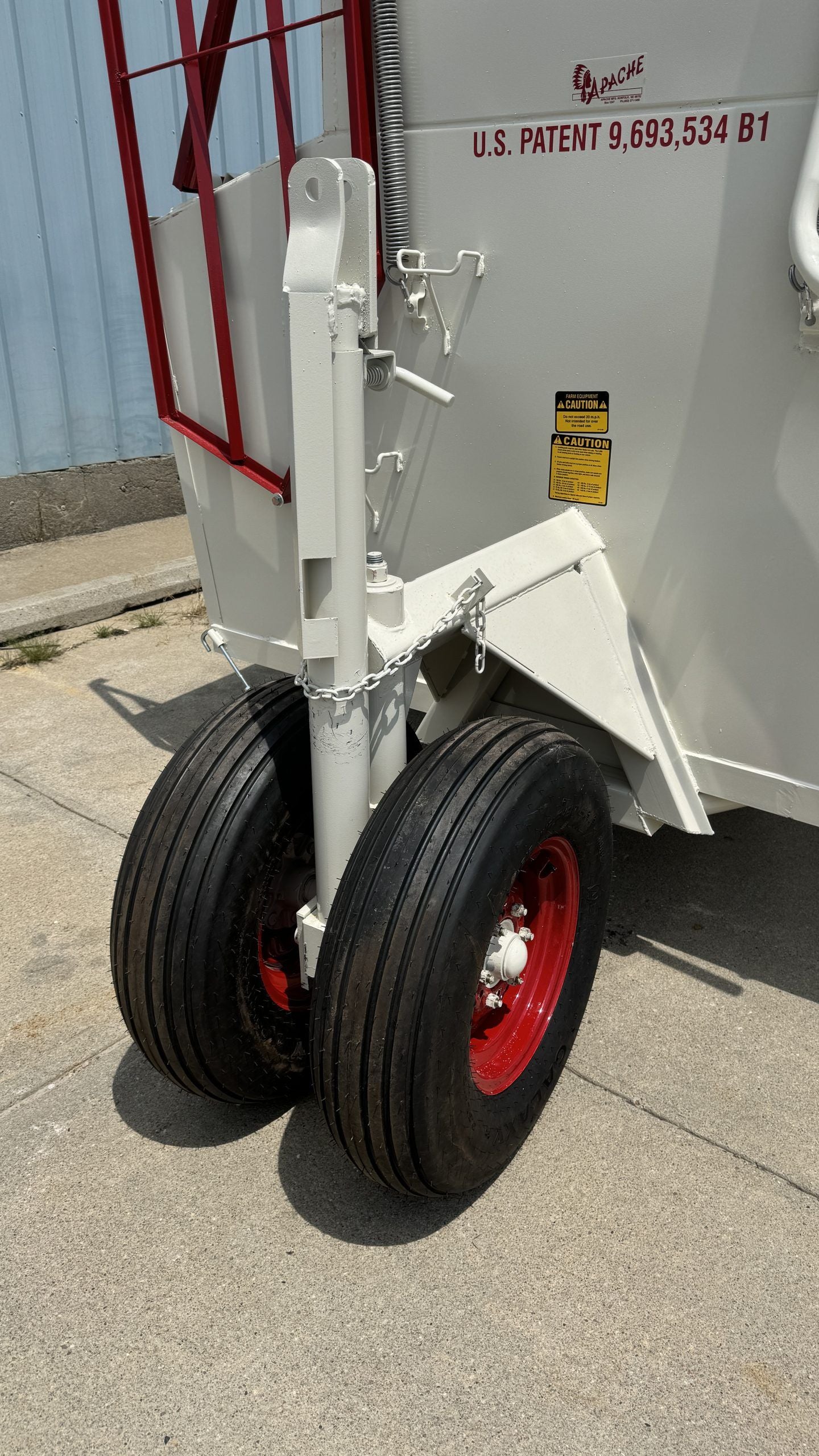 Apache Equipment 160 Creep/Self Feeder | Length 8' | Capacity 160 Bushel | Portable & Skid | Heavy‑Duty Steel & Galvanized Options | For Daily Feeding Pressure