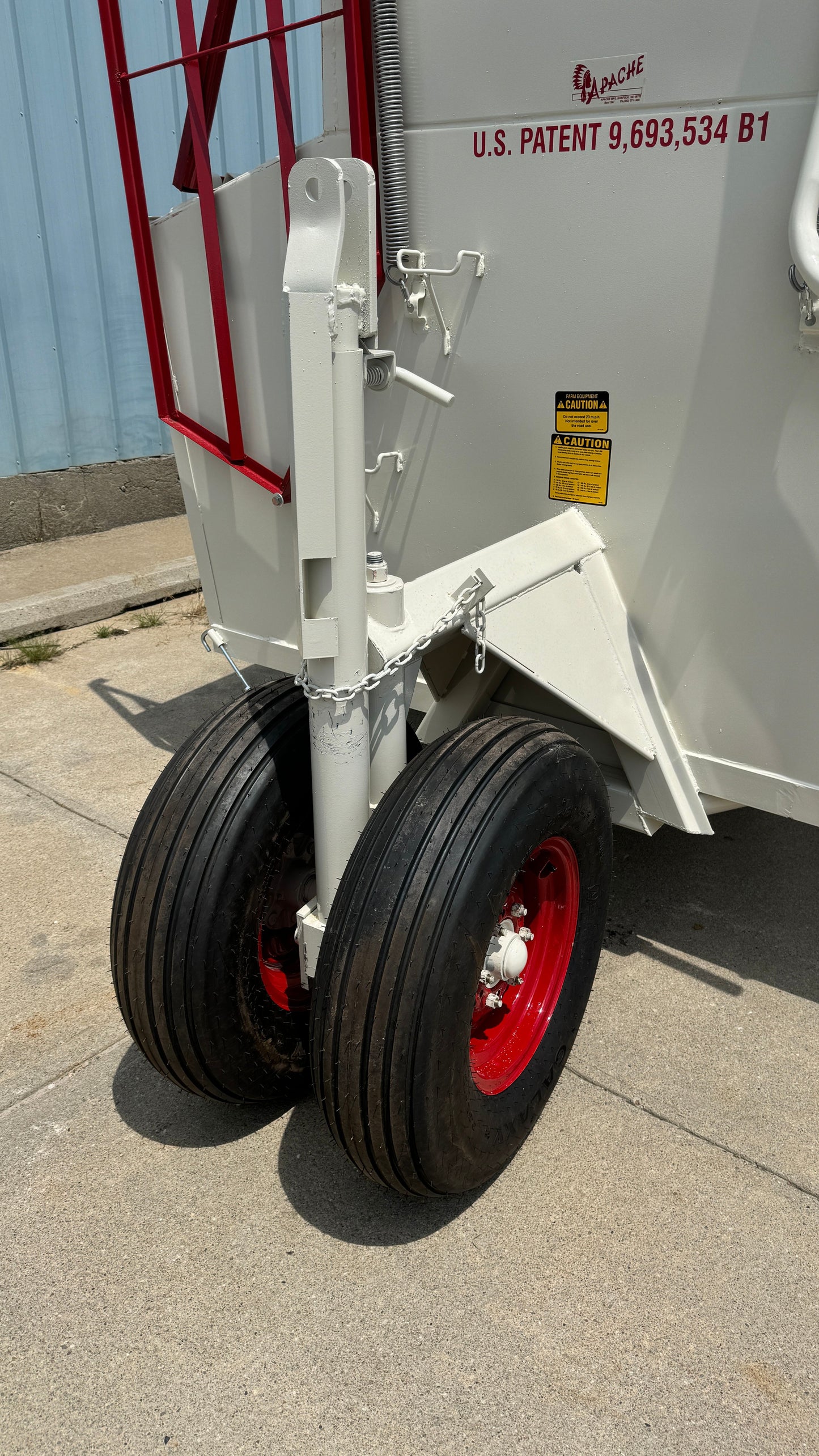 Apache Equipment 160 Creep/Self Feeder | Length 8' | Capacity 160 Bushel | Portable & Skid | Heavy‑Duty Steel & Galvanized Options | For Daily Feeding Pressure
