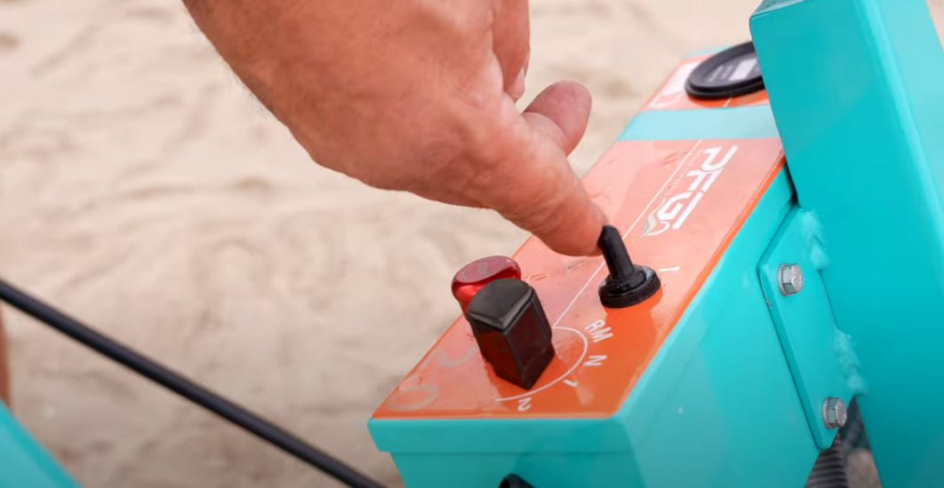 Barracuda 2.0 Electric Beach Cleaner | Sifting Width 35" | Run Time 3–4 Hrs