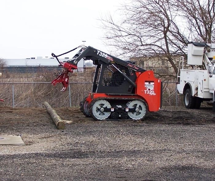 Ez Spot UR Attachment Double Pole Claw | Model EZ-0008 | Jaw Opening 14" | 20–30 GPM | 3–5 Tons | For Skid Steer, Compact Track Loaders, Wheel Loaders, Excavators, Mini Excavators, Telehandlers & Backhoes