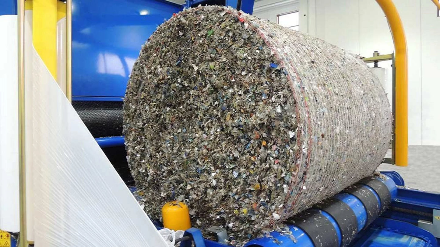 GÖWEIL | VARIO-MASTER | Baler-Wrapper Combination | Working width 11.48 feet | 80-140 cm Bale Diameter | Minimum 90 kW (120 hp) | For Tractor