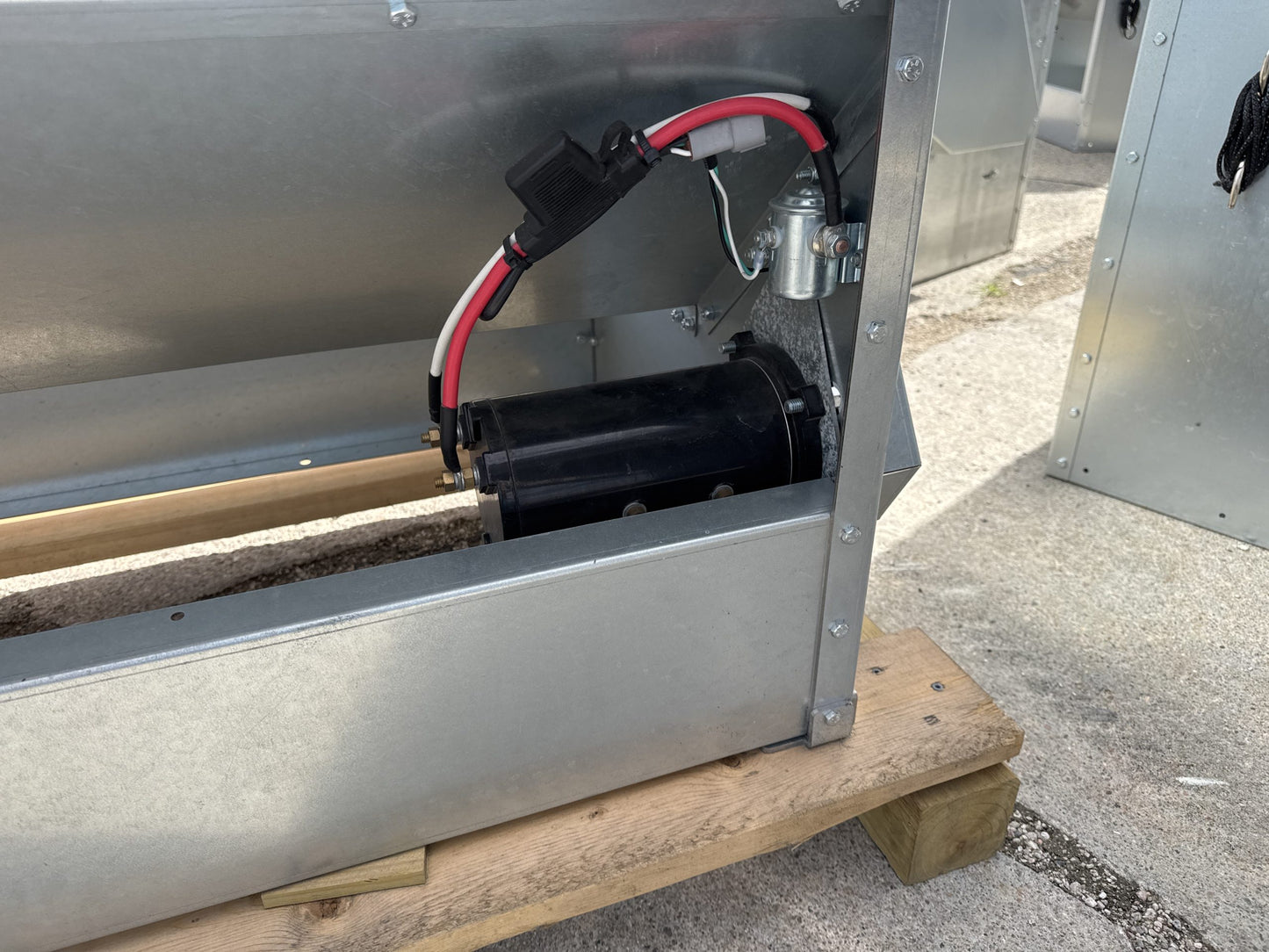 Stull Feeders Grain/Cube Auger Feeders | Model 1100, 1200, 1600 & 2100 LB | 12V | Up To 25 HP | For Truck