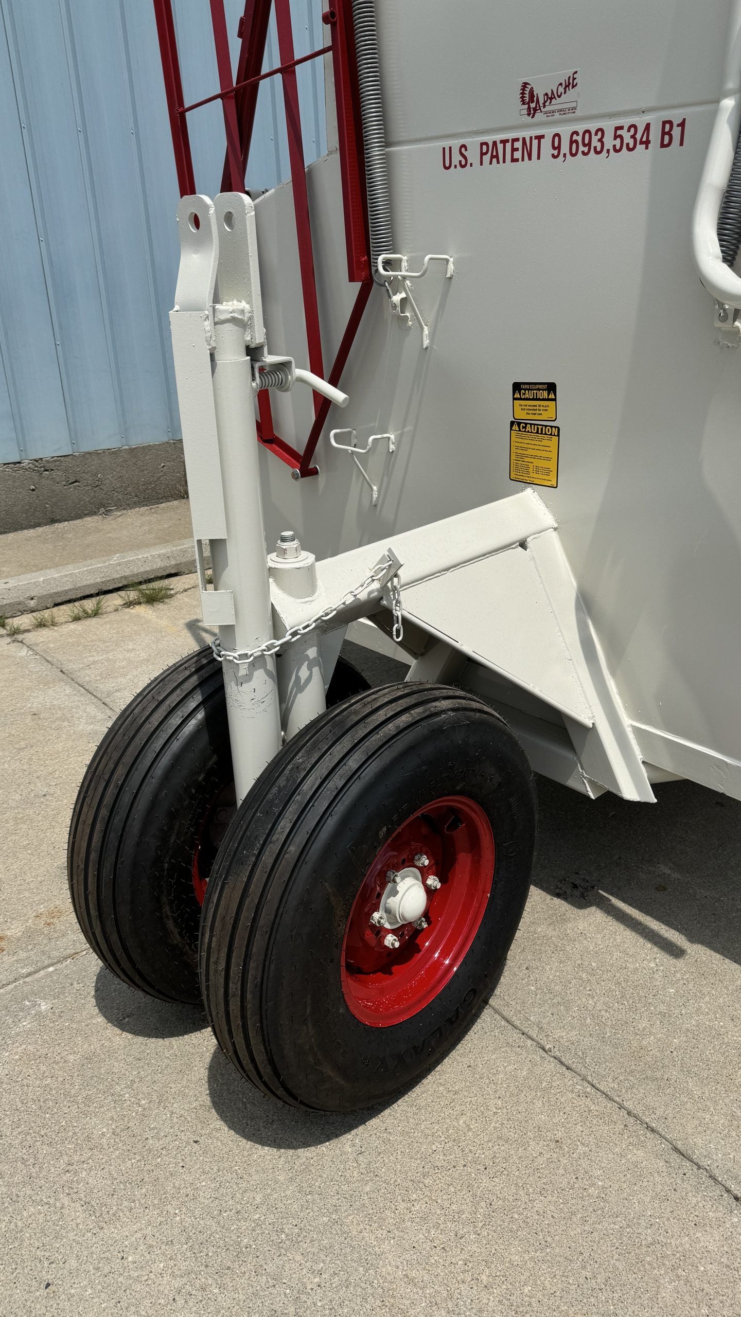 Apache Equipment 300 Creep/Self Feeder | Length 16' | Capacity 300 Bushel | Portable & Skid | Heavy‑Duty Steel & Galvanized Options | For Daily Feeding Pressure
