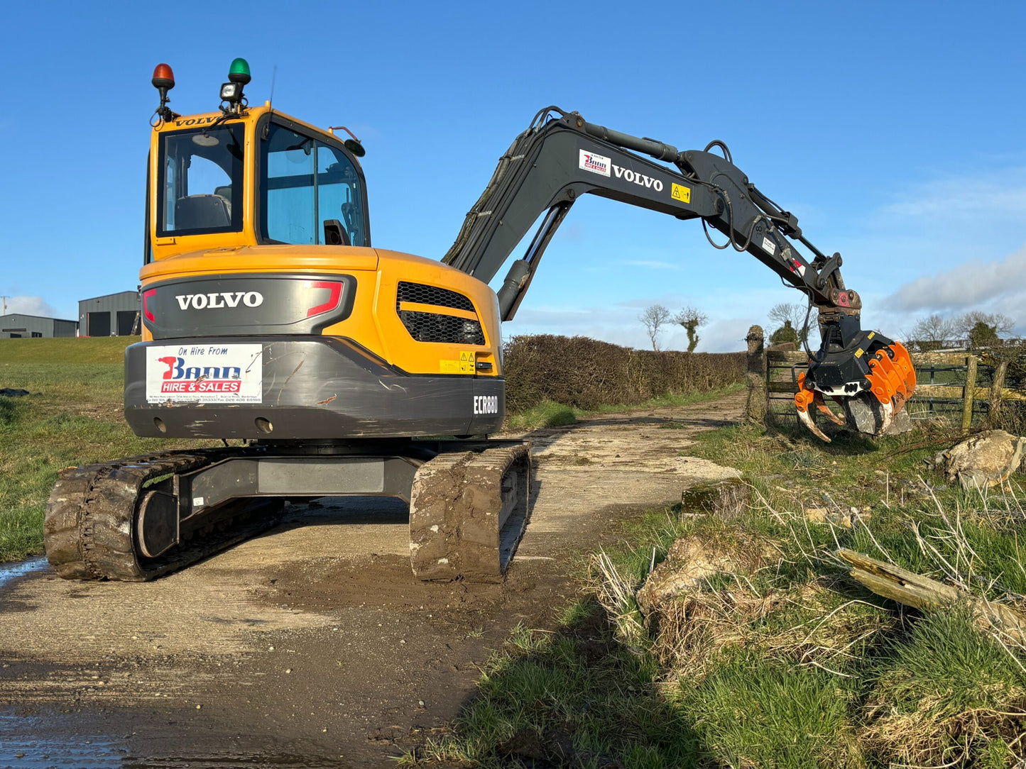 MDE Machinery | Log & Debris Grapple | Model SX1400F | Fixed Position | Opening Width 73.25" | 100% Swedish HARDOX Steel | Machine Size 13-18 Ton | For Telehandlers