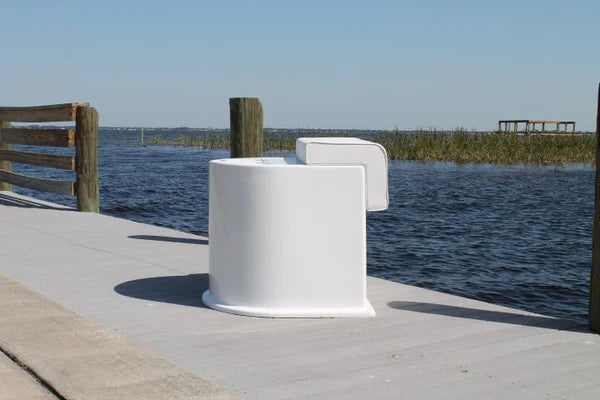 RIO MARINE CUSTOMS | Fiberglass Leaning Post with Livewell | Model CMLPLW-BRRH | 31" L x 31" D x 30" H | 40-Gallon Capacity | For 17' to 24' Feet Boats