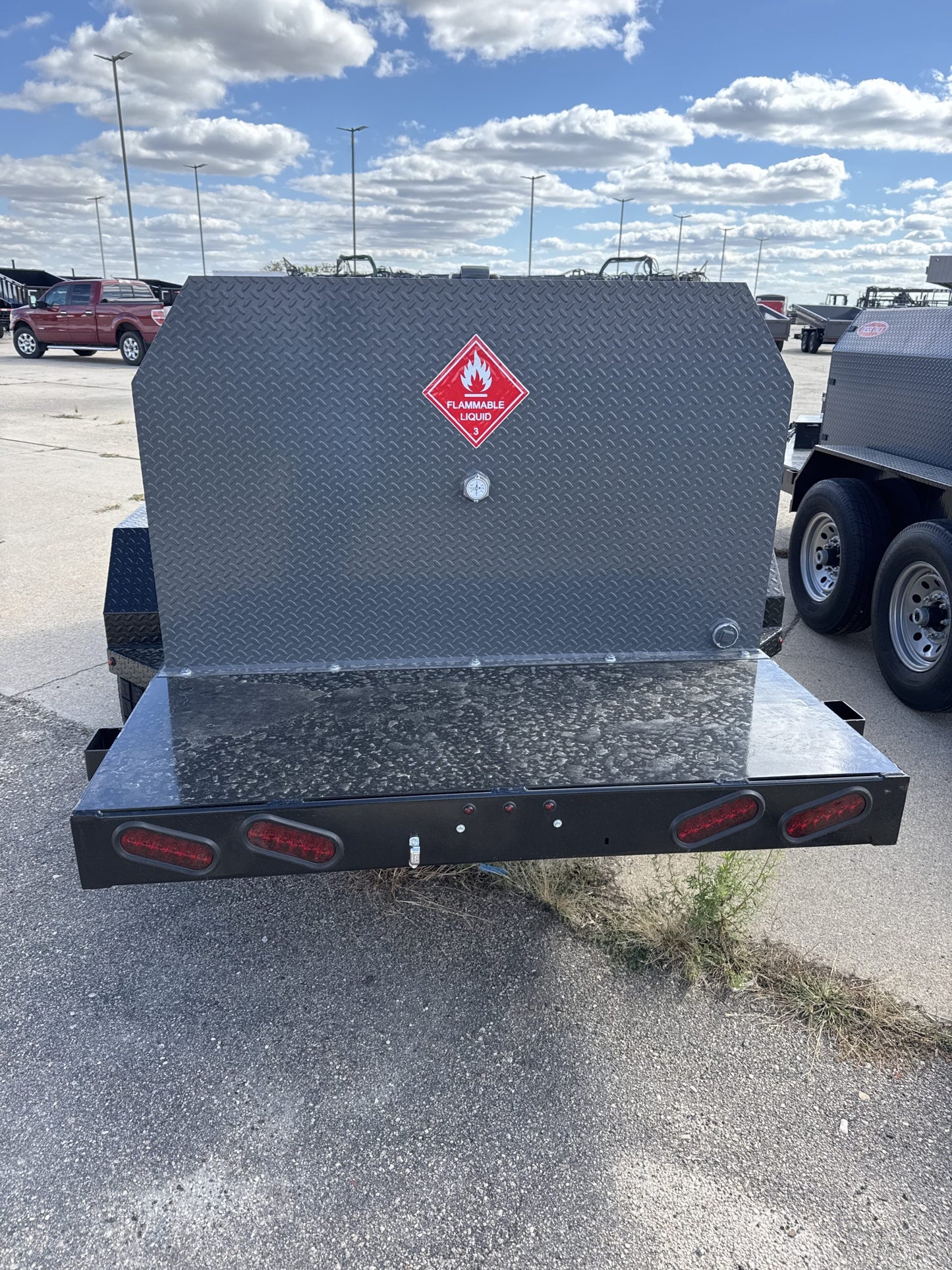 Apache Bison 960 HD Fuel Trailer | Tank Capacity 960 Gallons | 7 Gauge Tank | For Trucks
