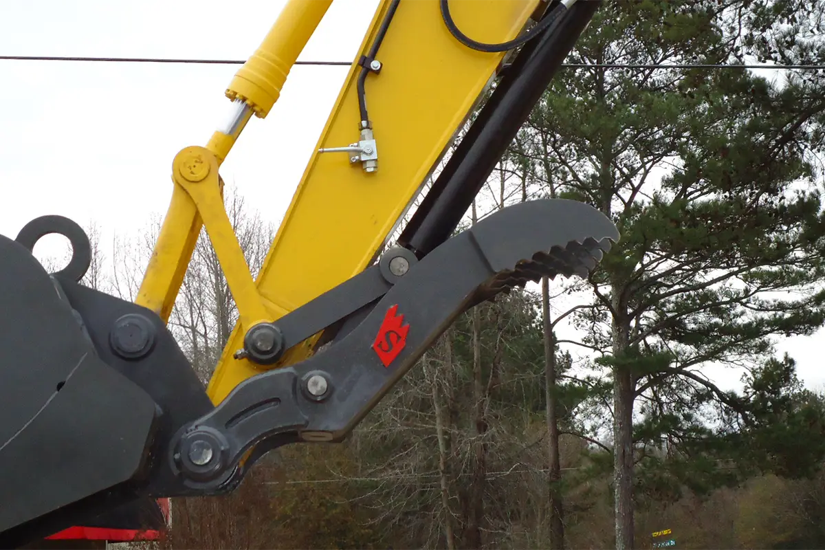 Solesbee’s Hydraulic Progressive Link Thumb | SPT Series | Width 25"-40" | Machine Size 16.5 – 39.5 Tons | For Excavators