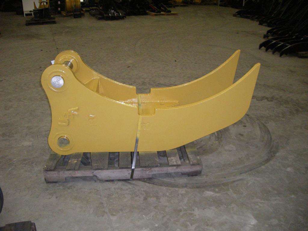 IS ATTACHMENT AR400 STEEL TREE STUMPER FOR 24000 TO 60000 LB EXCAVATOR