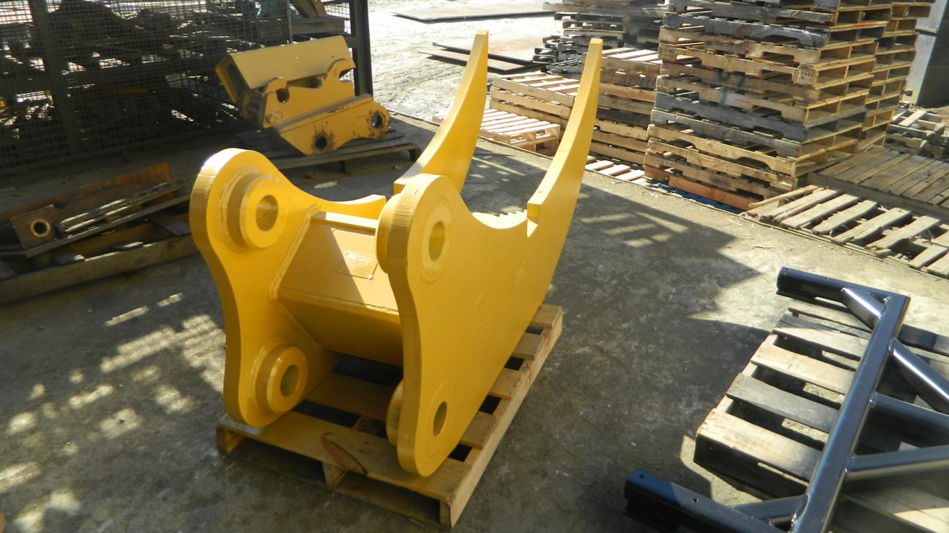 IS ATTACHMENT AR400 STEEL TREE STUMPER AND RAKE FOR 24000 TO 60000 LB EXCAVATOR