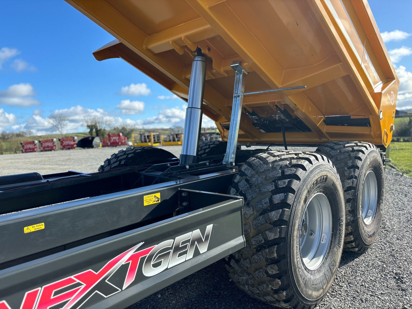 MDE MACHINERY NEXTGEN-X 32,000 LBS-40,000 LBS DUMP TRAILER FOR TRACTOR