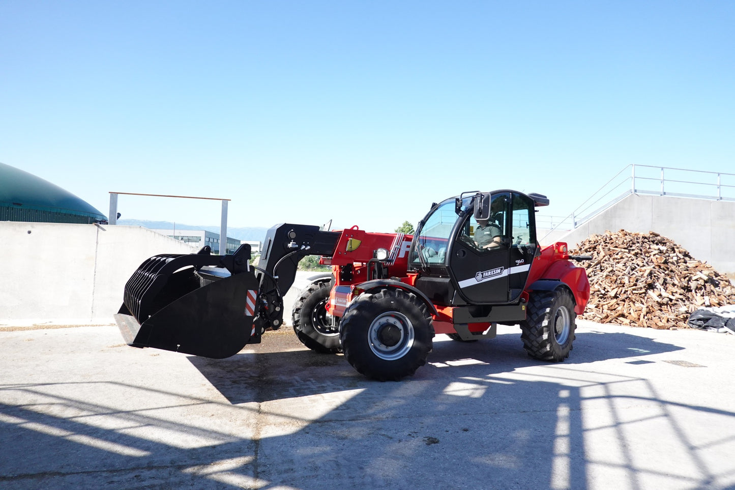 Faresin USA Heavy Duty Range Telehandler | Model FT-1329 | Lift Height 28′ 9″ | Capacity 13,227 lbs | 101 HP Engine | For Agriculture & Construction