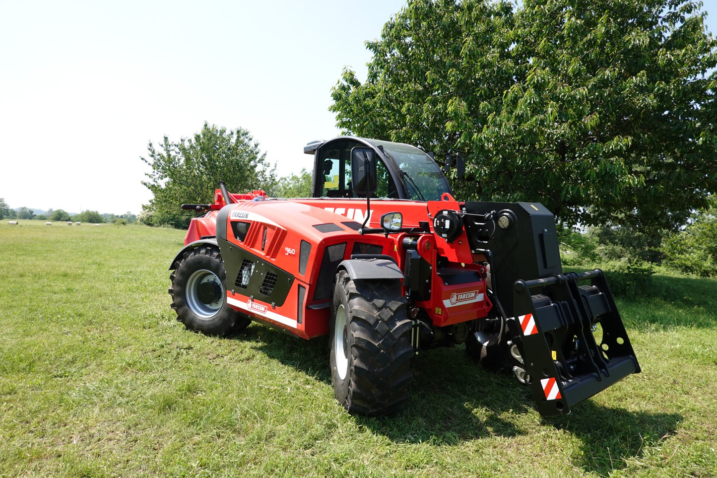 Faresin USA Heavy Duty Range Telehandler | Model FT-1329 | Lift Height 28′ 9″ | Capacity 13,227 lbs | 101 HP Engine | For Agriculture & Construction