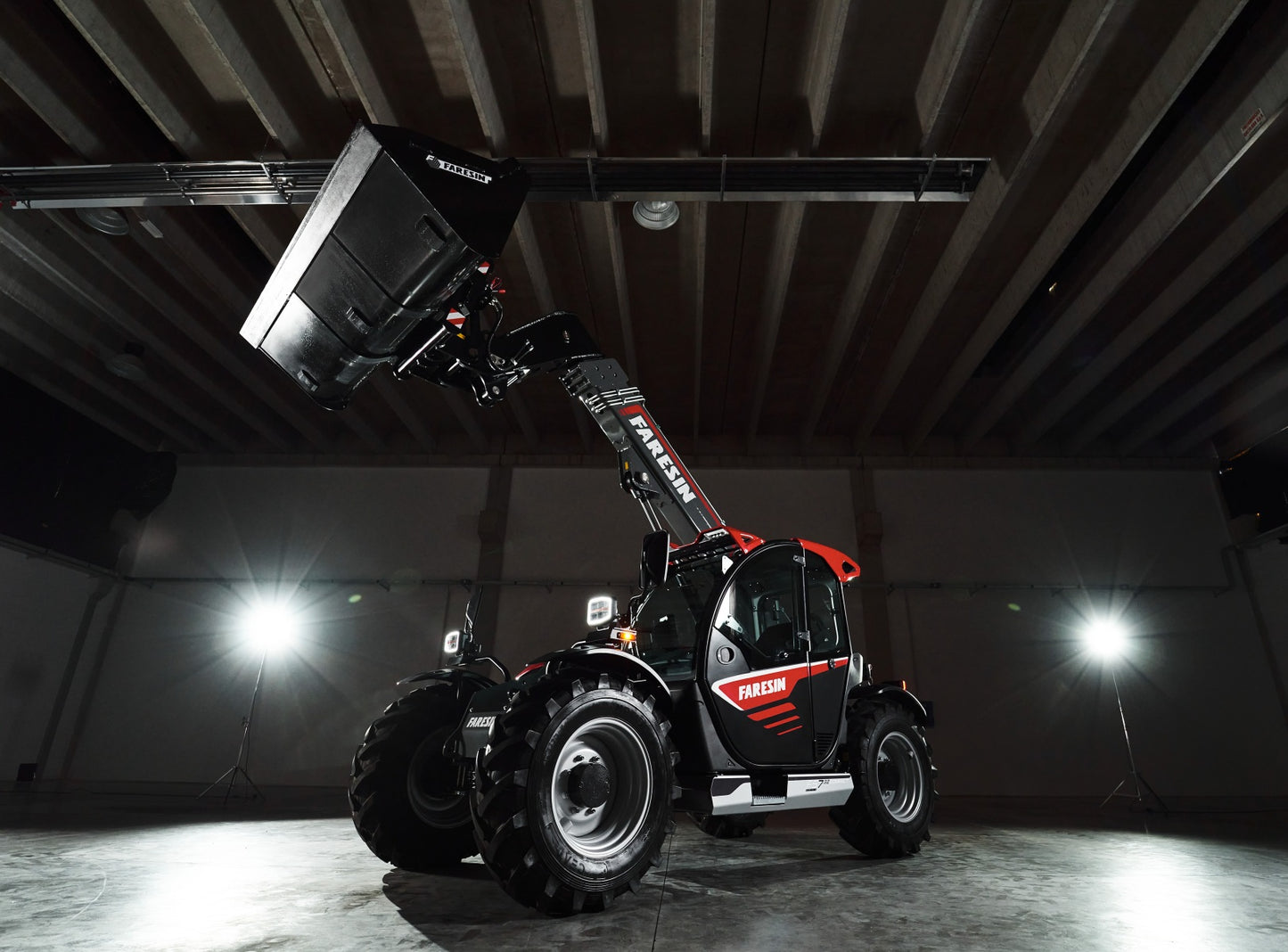 Faresin USA FS Compact SeriesTelehandler | Model FT‑7023 | Lift Height 23′ 2″ | Capacity 7,054 lbs | 75 HP Engine | For Construction & Agriculture