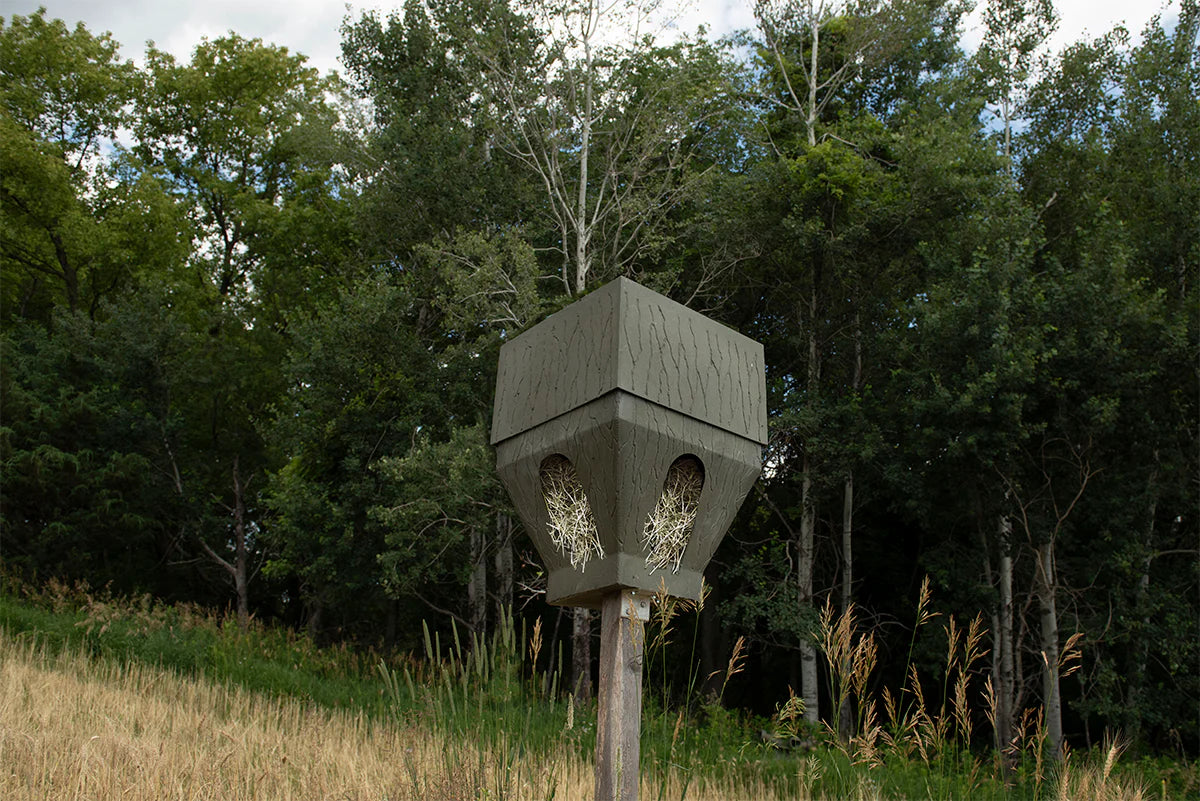 Bank Outdoors Haybank Hay Feeder | Model HB300 | Capacity 1‑Bale | Elevated Gravity Feed System | 4 Feed Ports | For Deer, Horses & Livestock