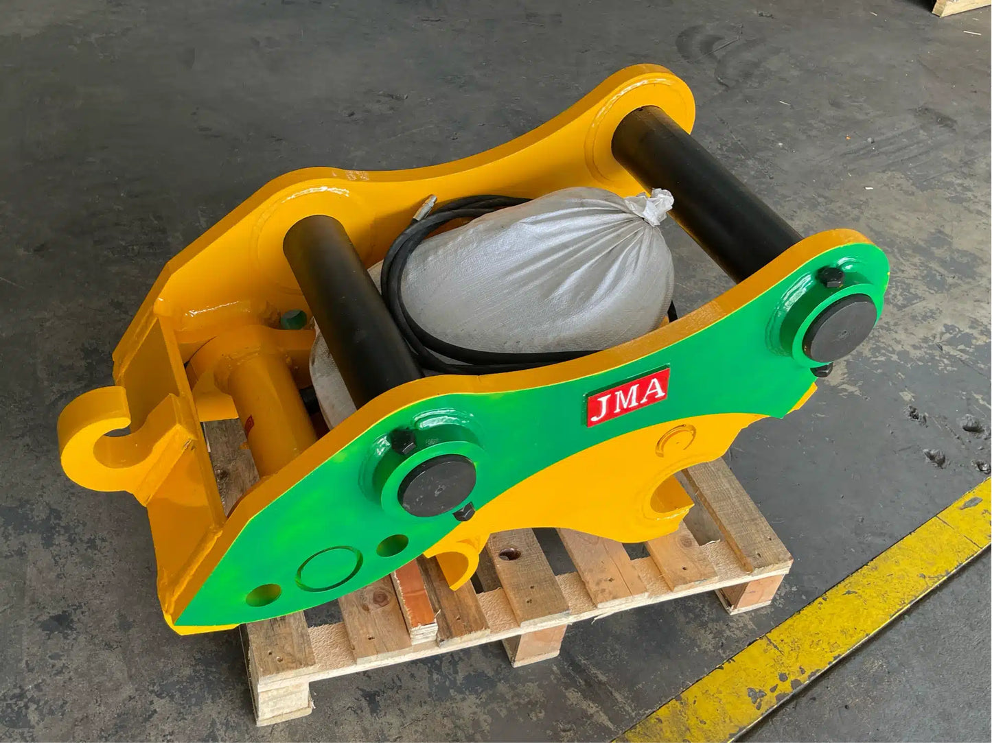 JMA Attachments Hydraulic Quick Coupler | Pin Size 110mm V 100mm | Carrier Weight 33 – 55 Tons | For Excavators