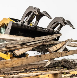 Ignite Attachments Bucket Grapple | Overall Width 62" | Grapple Opening 34.5" | Hydraulic Flow 15–25 GPM | For Skid Steers