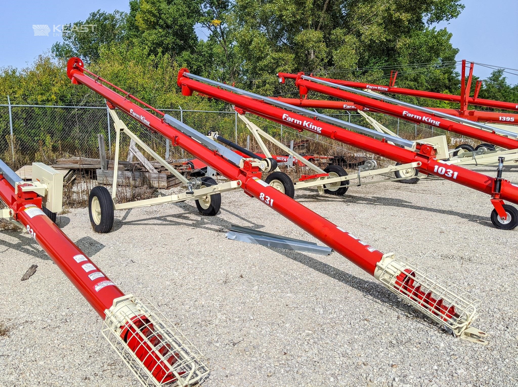 Wheel Track Ripping Farm King Conventional Auger | Model 831 | Tube Width 8