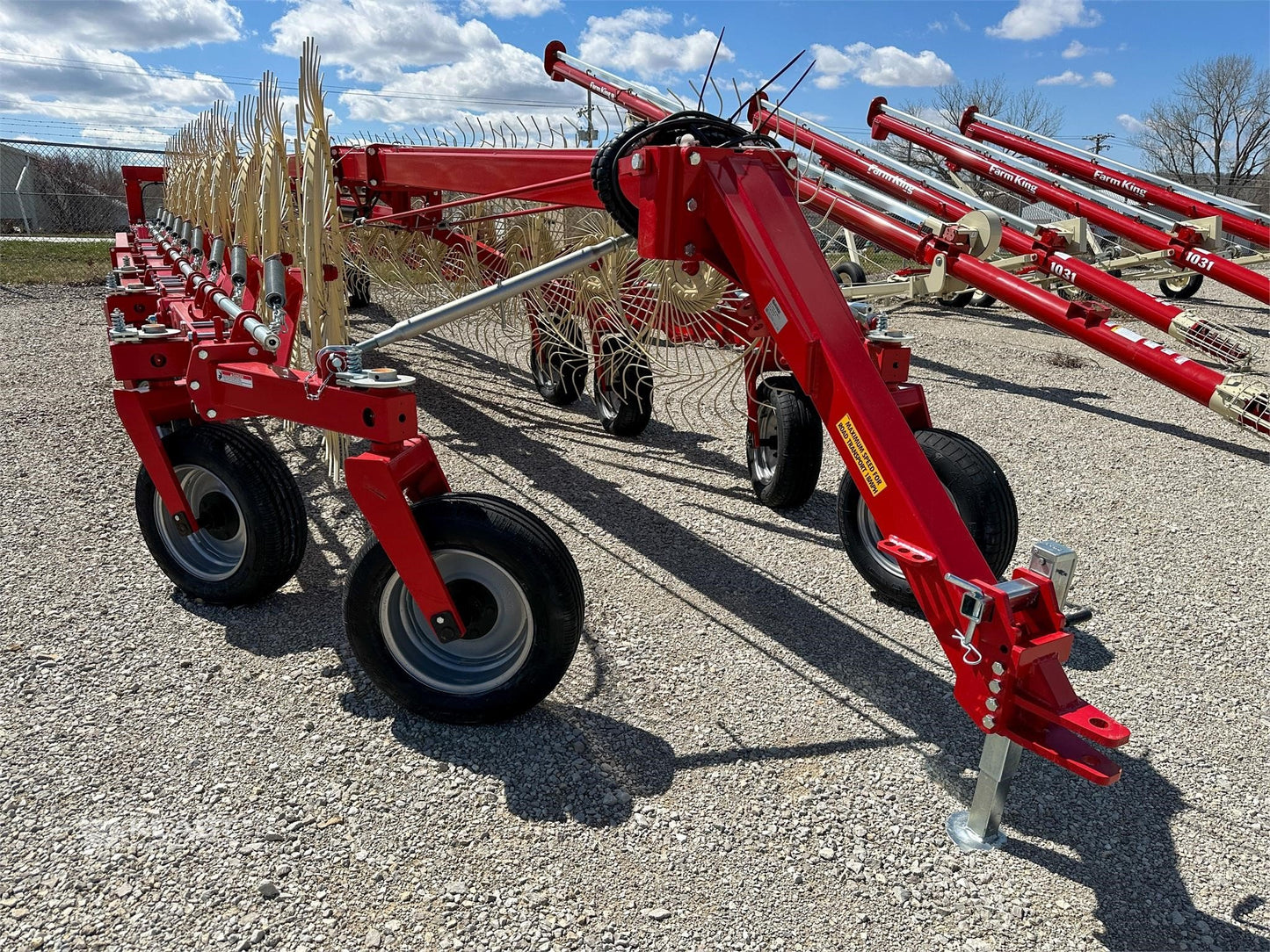 Farm King Easy Rakes Superstar | ERS-18 Model | Working width 35' | Weight 7,198 Lbs | For Tractors