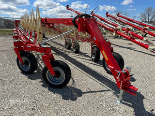 Farm King Easy Rakes Superstar | ERS-18 Model | Working width 35' | Weight 7,198 Lbs | Horsepower Minimum 50 HP | For Tractors