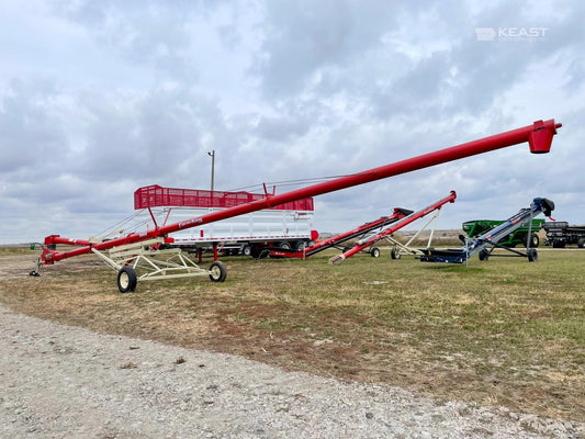 Farm King Back-saver Grain Auger | Model 1060 | Size 10" x 60' | Weight 2,987 Lbs | PTO Horsepower 48 HP | For Tractors