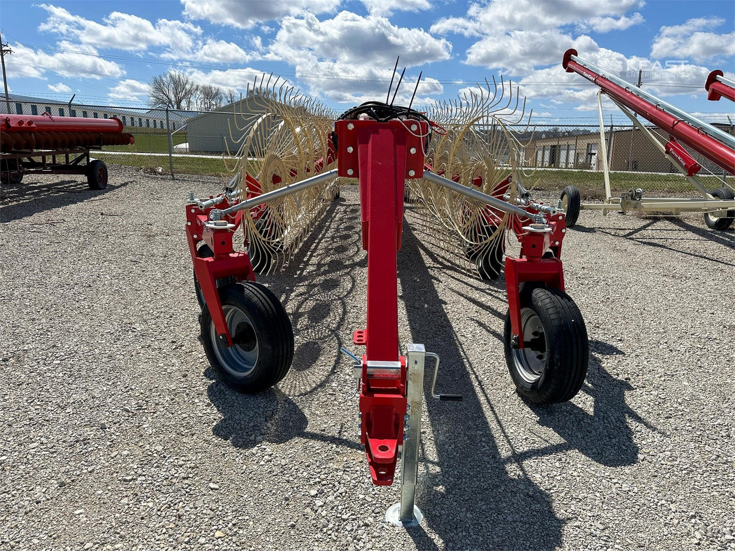 Farm King Easy Rakes Superstar | ERS-18 Model | Working width 35' | Weight 7,198 Lbs | For Tractors