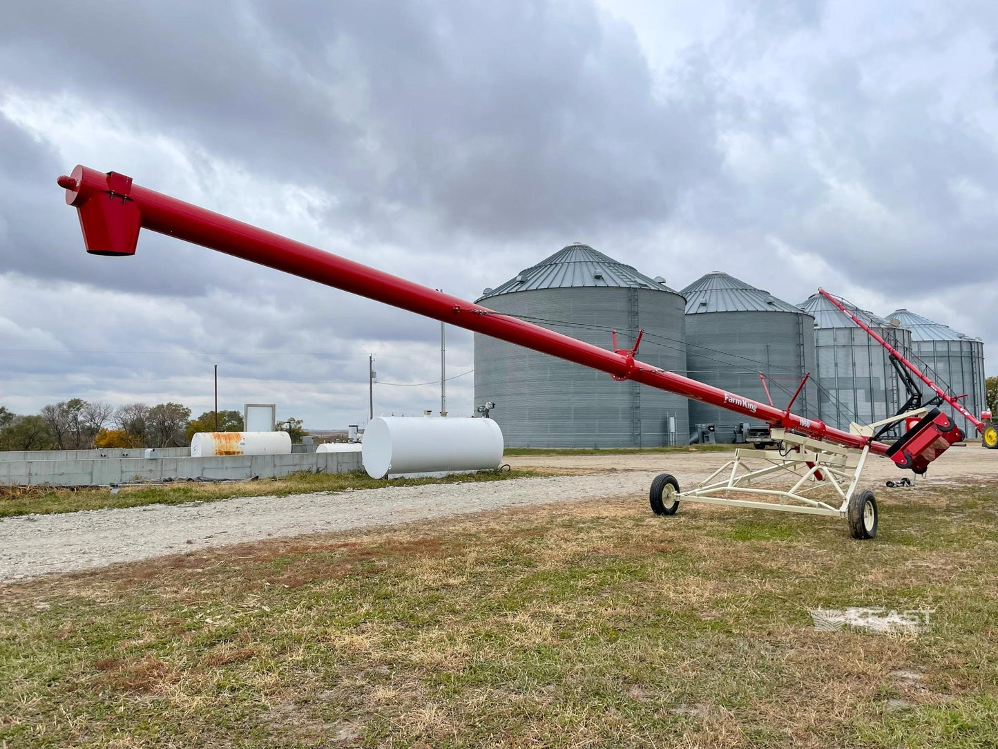 Farm King Back-saver Grain Auger | Model 1060 | Size 10" x 60' | Weight 2,987 Lbs | PTO Horsepower 48 HP | For Tractors