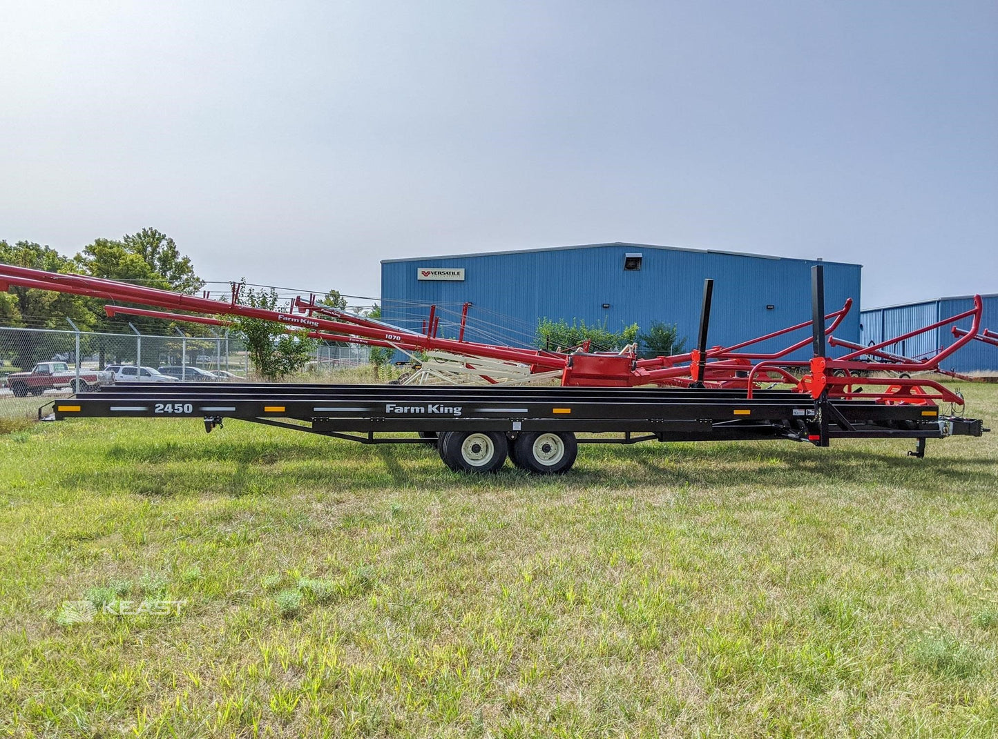 Farm King Round Bale Carrier | Model 2450 | Horsepower 80 HP | Tires Capacity 4,680 lb  | For Tractors