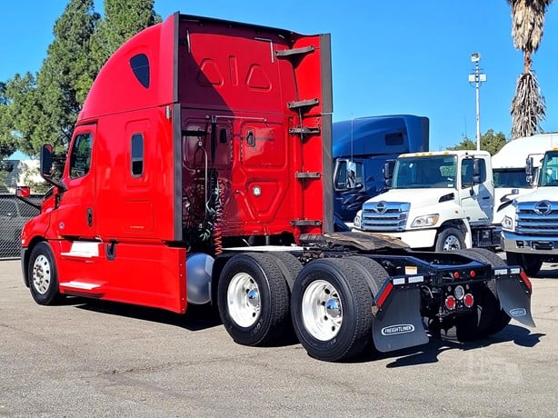 2020 Freightliner Cascadia 126 | Engine Detroit DD15 | Fuel Capacity 200 Gallon | Horsepower 505 HP | USED