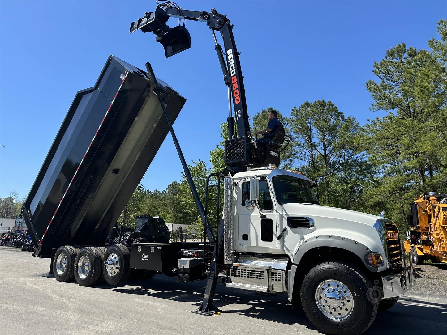 2025 MACK GRANITE 64FR | 445 HP | GRAPPLE TRUCK