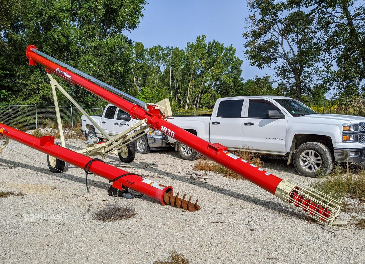 Farm King Conventional Auger | Model 1036 | Tube Length 36' | Wheel track 6' 6" | Electric Horsepower 17 HP | For Tractors